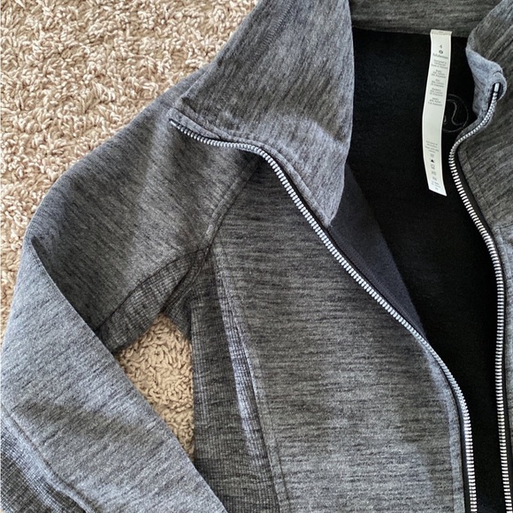 Lululemon jacket size 4 - Picture 4 of 7